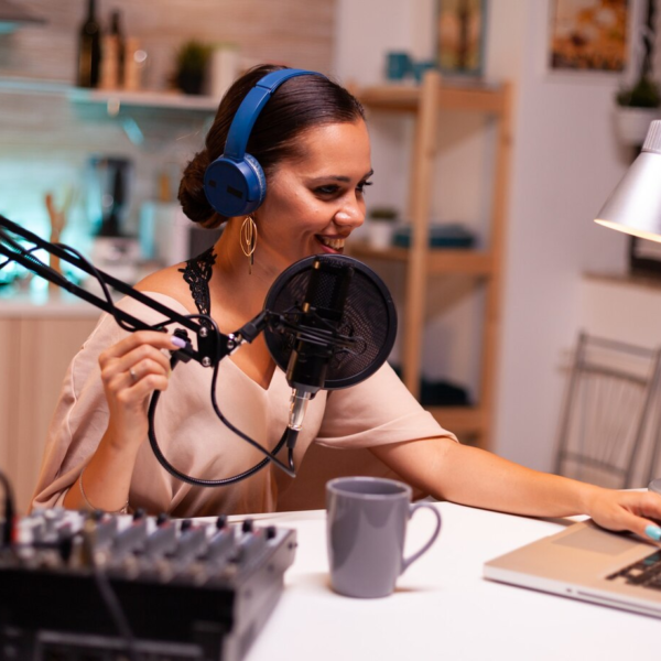 DIY Podcast Studio Setup: A Comprehensive Guide